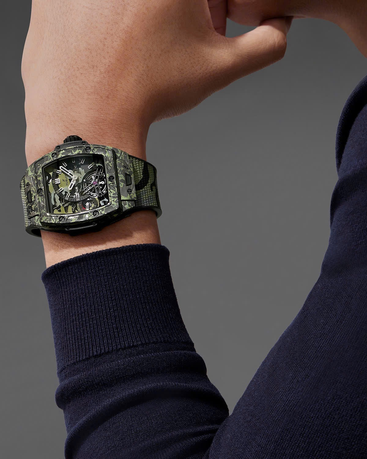 Đồng Hồ Hublot Spirit Of Bigbang Tourbillion Carbon Green Camo Limited 30pcs trên tay