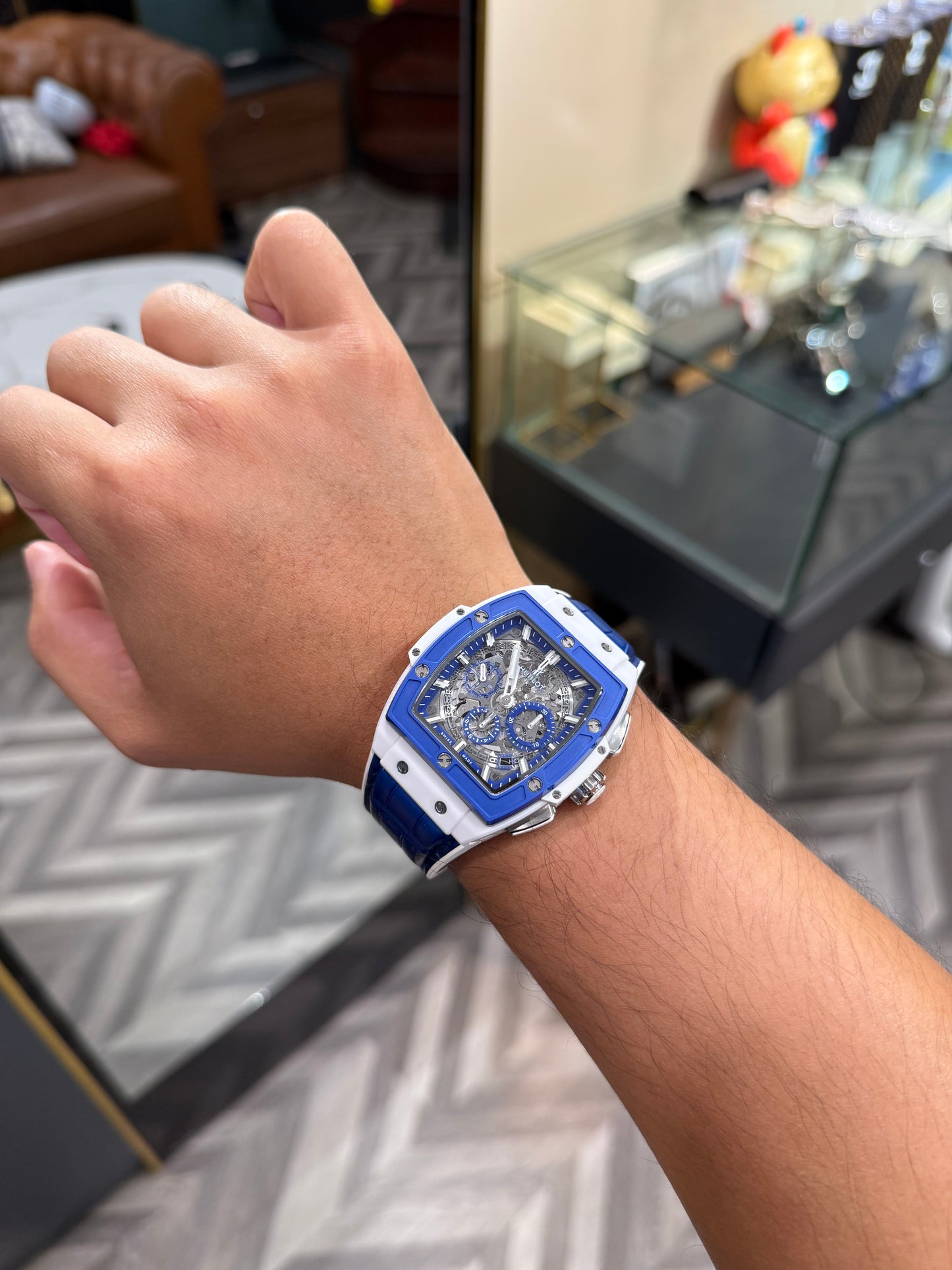 Đồng Hồ Hublot Spirit Of Bigbang White Blue Ceramic 42mm Limited 20pcs trên tay