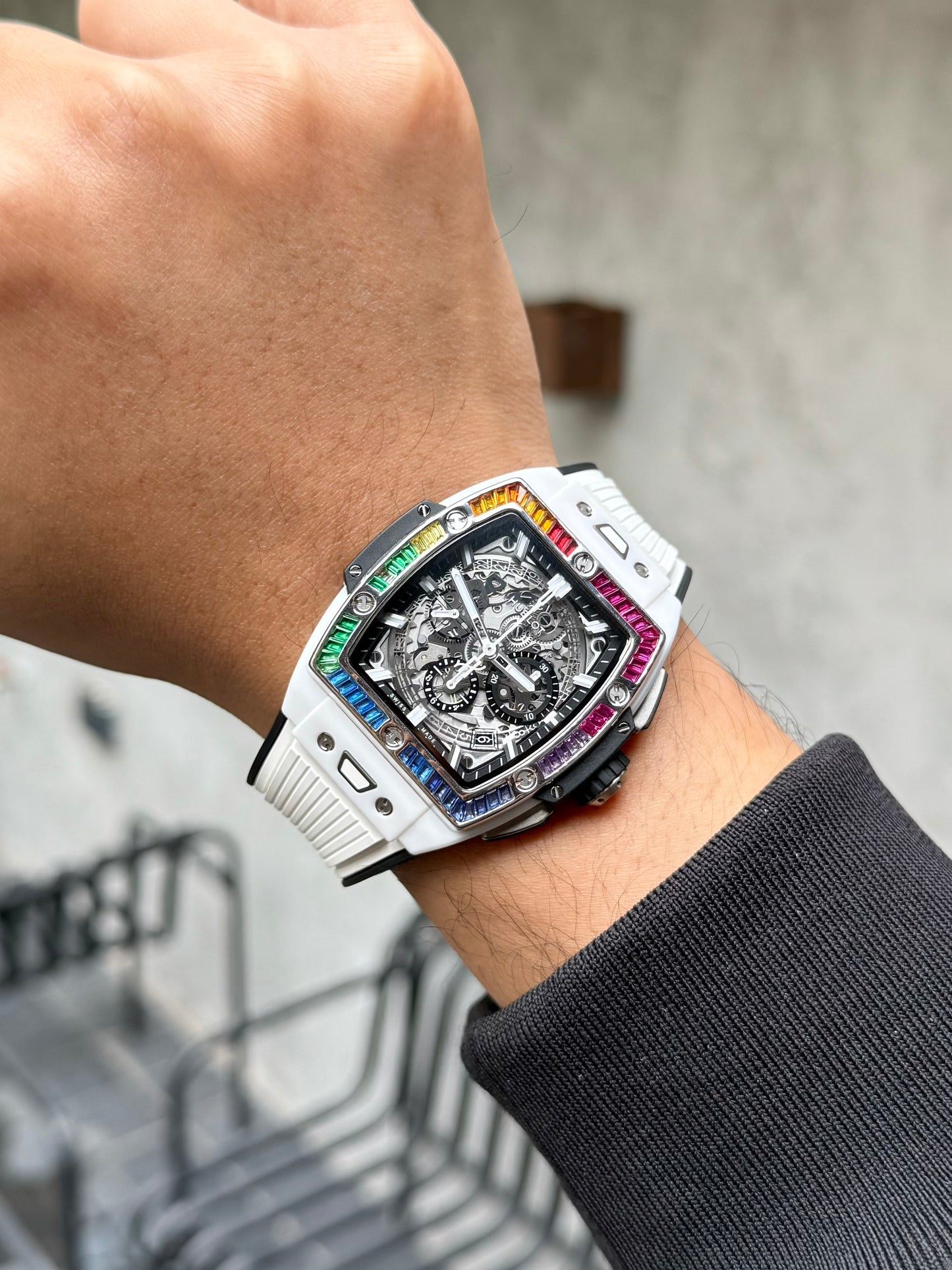 Đồng Hồ Hublot Spirit Of Bigbang White Ceramic Custom Rainbow Benzel trên tay