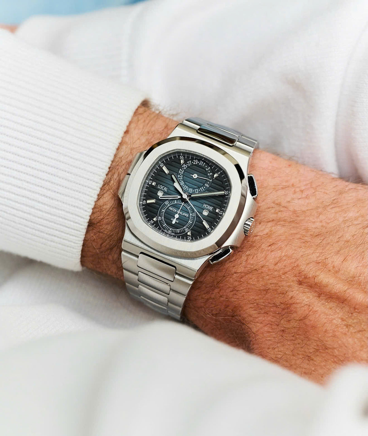Đồng Hồ Patek Philippe Nautilus 5990/1A Travel Time Flyback Chronograph trên tay
