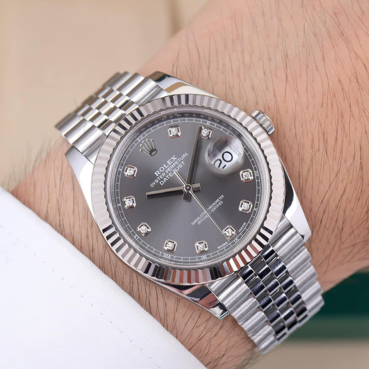 Đồng Hồ Rolex Datejust 126334 Rhodium Size 41 trên tay