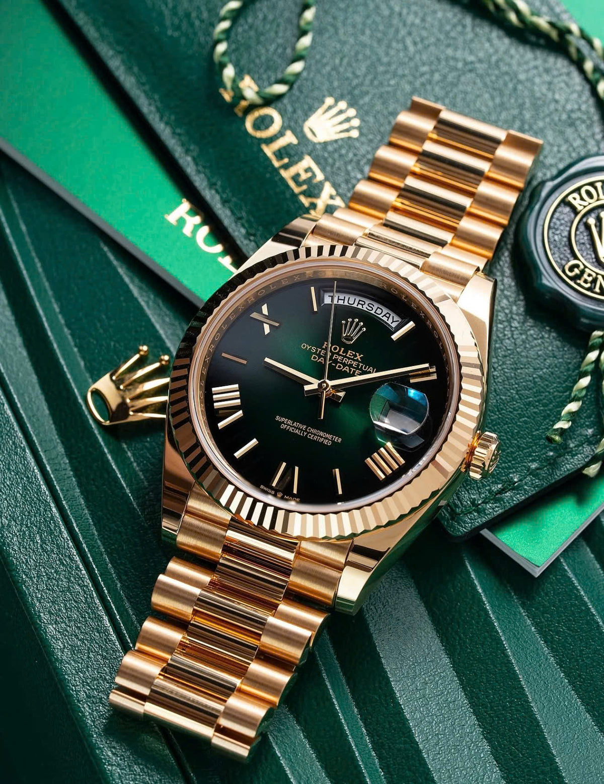 Đồng Hồ Rolex Day-Date 40 228238 Ombré Green