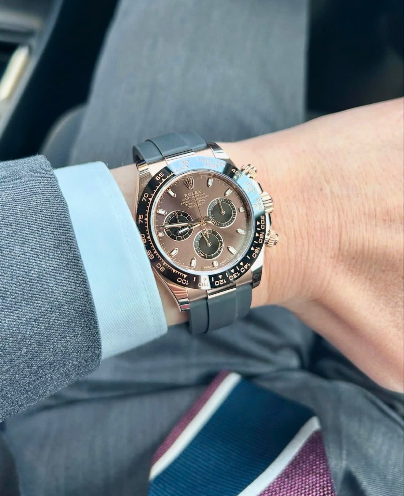 Đồng Hồ Rolex Daytona 126515LN Chocolate Dial trên tay