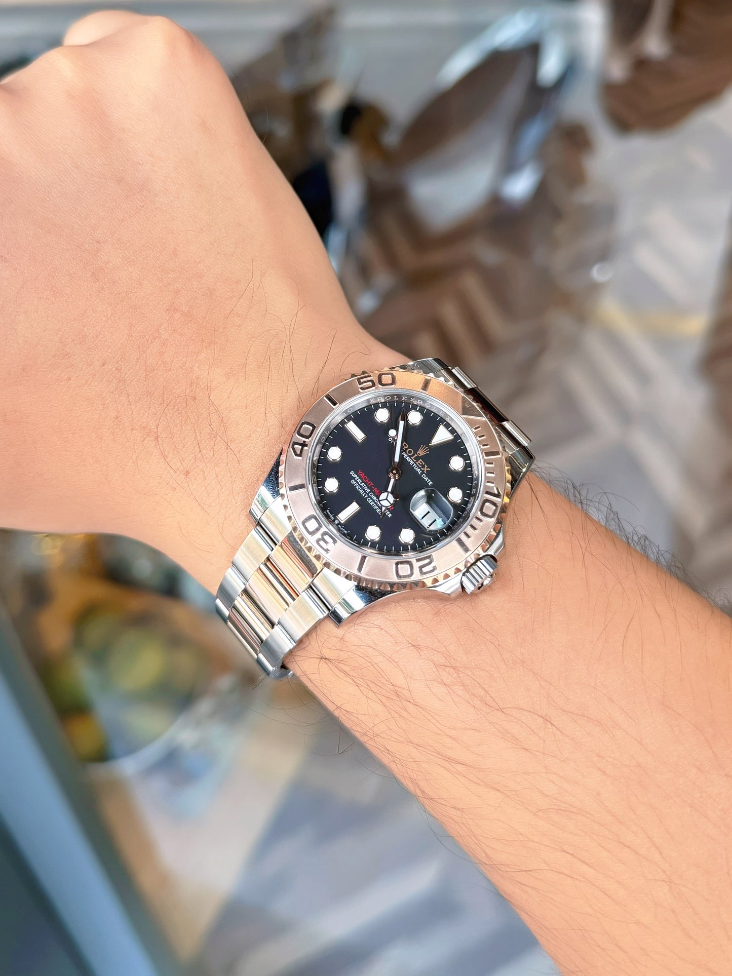 Đồng Hồ Rolex Yacht Master 126621 Dial Black trên tay