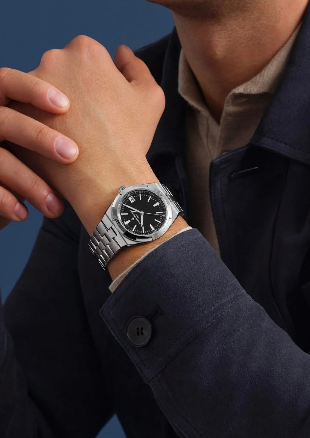 Đồng Hồ Vacheron Constantin Overseas 4520V/210A-B483 Black trên tay