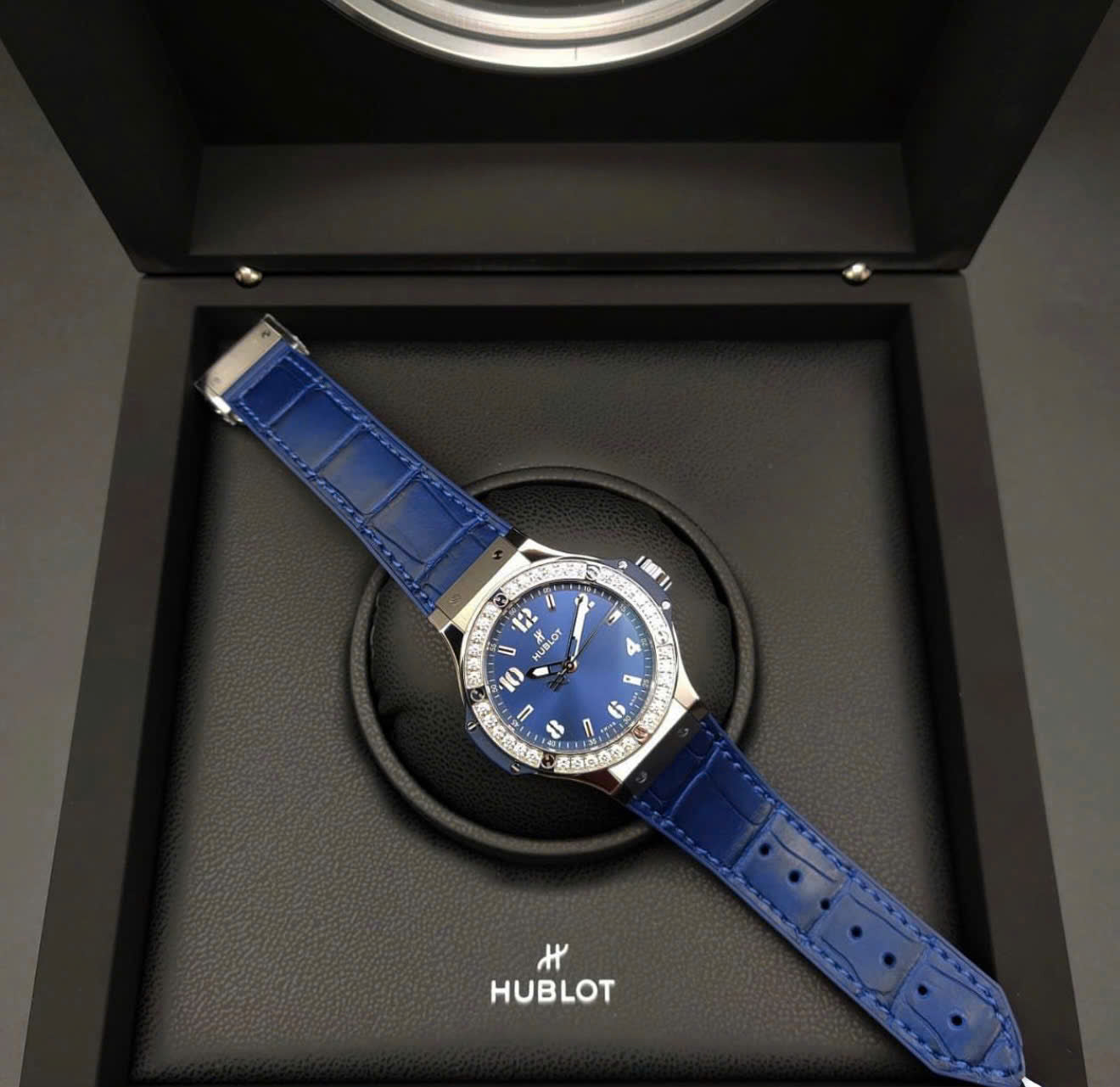 Đồng Hồ Hublot Bigbang 38mm Blue Diamond