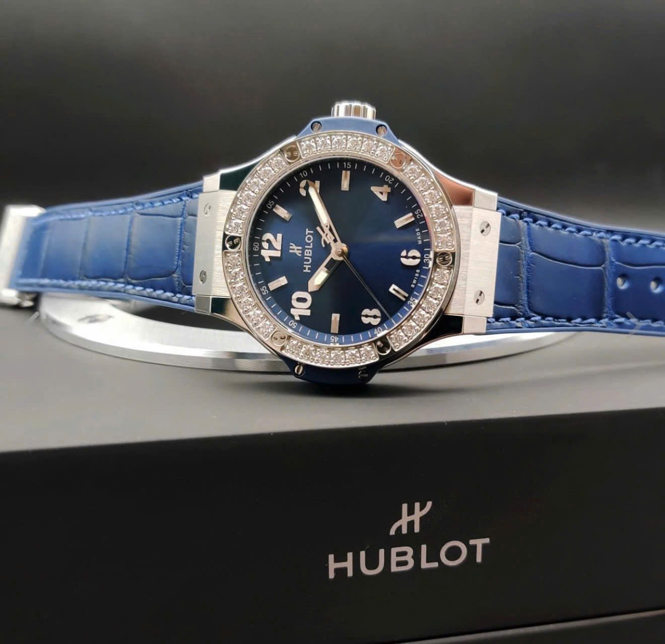 Đồng Hồ Hublot Bigbang 38mm Blue Diamond