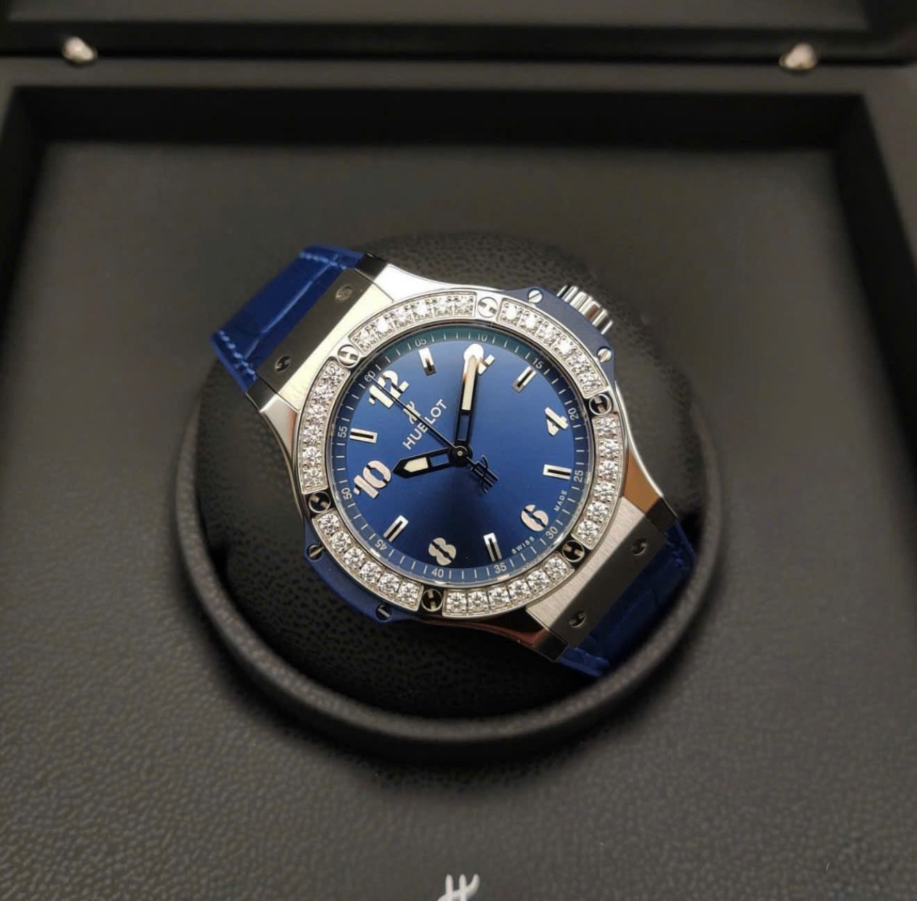 Đồng Hồ Hublot Bigbang 38mm Blue Diamond