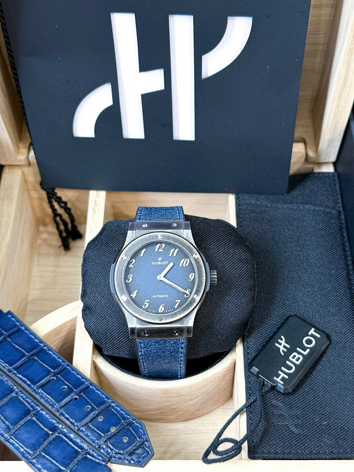 Đồng Hồ Hublot Classic Fusion Titanium Retroverse Blue 42mm