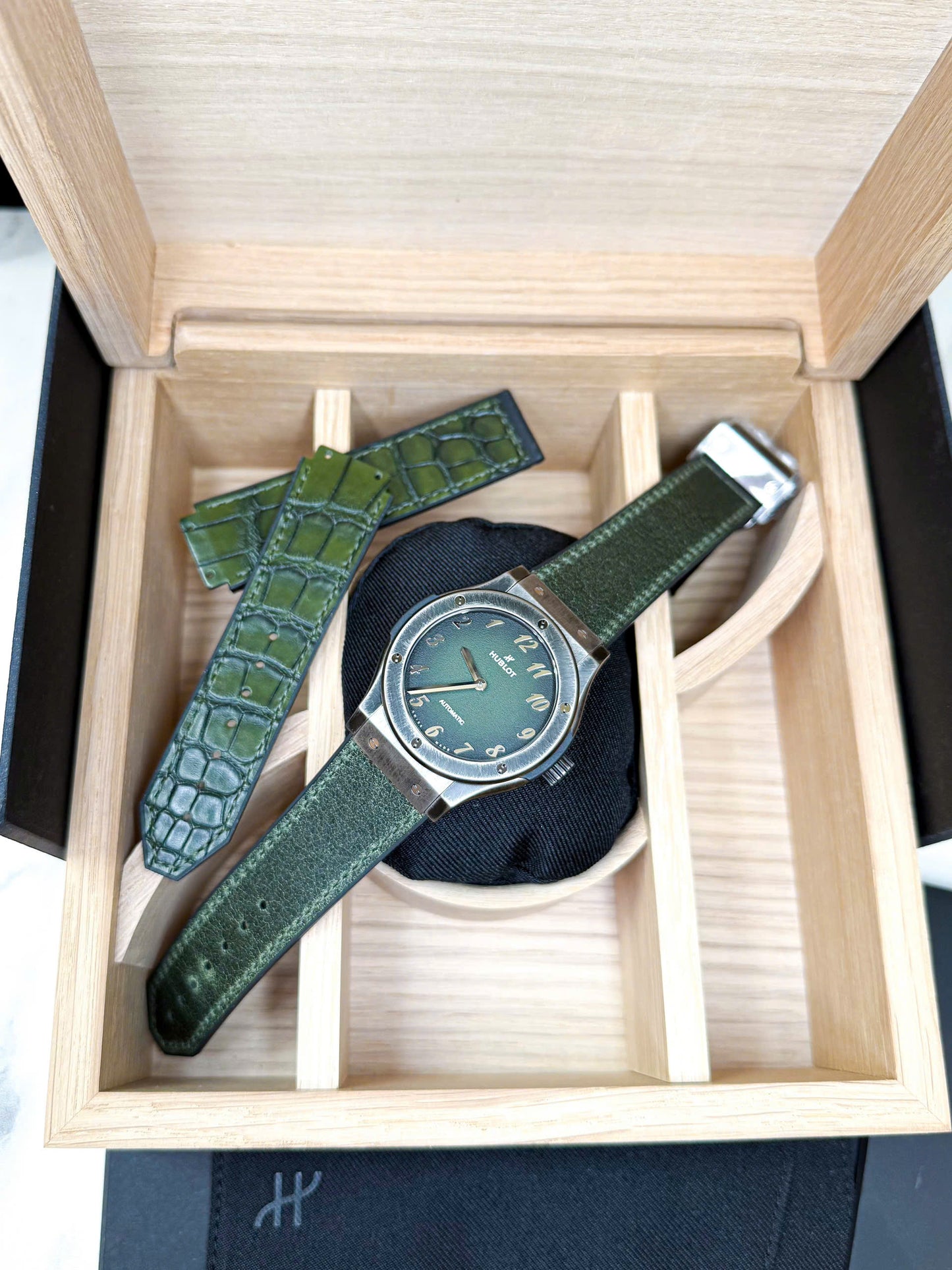 Đồng Hồ Hublot Classic Fusion Titanium Retroverse Green 42mm